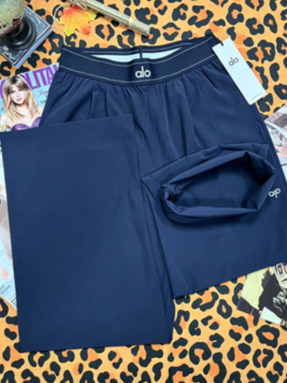 NWT ALO Yoga Navy Blue Suit Up Trouser (Regular) Relaxed ๐ - Picture 6 of 8